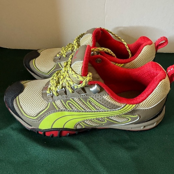 NWOT Women’s PUMA Fells Trail Running Shoes Khaki -Fossil-Sunny Lime Size 7 - Picture 2 of 13